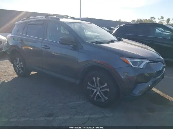 JTMZFREV7JJ744298 2018 TOYOTA RAV 4 - Image 1