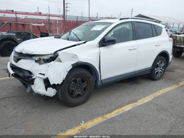 JTMZFREV8HJ104675 2017 TOYOTA RAV 4 - Image 2