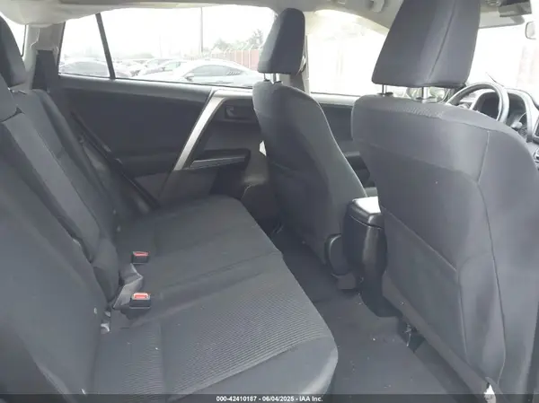 JTMZFREV8HJ104675 2017 TOYOTA RAV 4 - Image 8