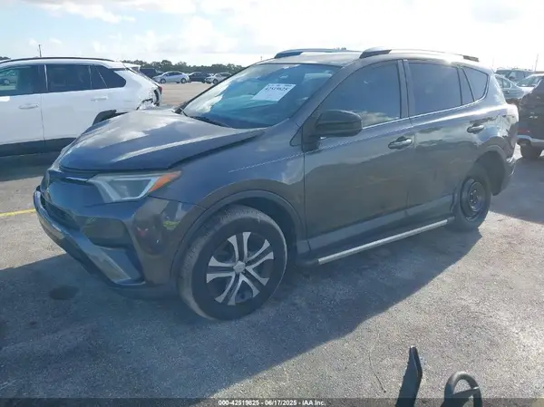 JTMZFREV8HJ149079 2017 TOYOTA RAV 4 - Image 2