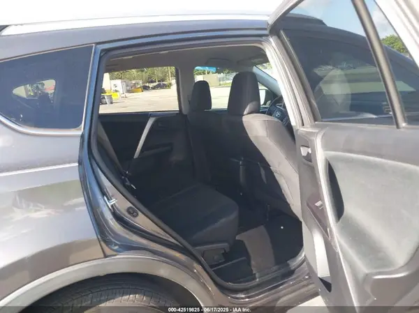JTMZFREV8HJ149079 2017 TOYOTA RAV 4 - Image 8