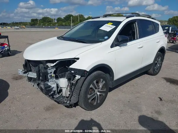 JTMZFREV8JJ732113 2018 TOYOTA RAV 4 - Image 2
