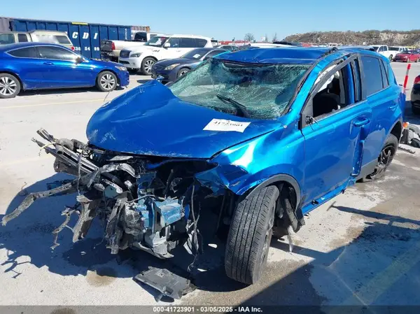 JTMZFREV8JJ737912 2018 TOYOTA RAV 4 - Image 2