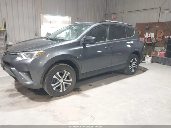 JTMZFREV9JD133607 2018 TOYOTA RAV 4 - Image 2