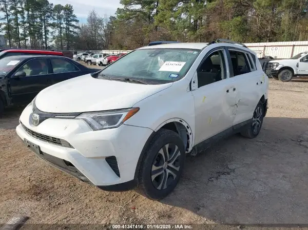 JTMZFREVXHJ706588 2017 TOYOTA RAV 4 - Image 2