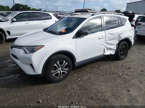 JTMZFREVXHJ715744 2017 TOYOTA RAV 4 - Image 2