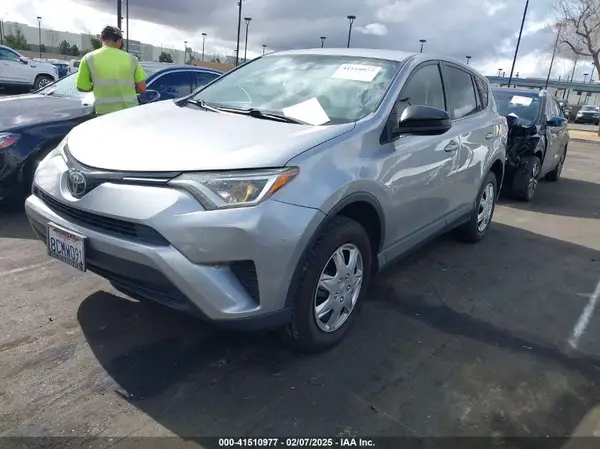 JTMZFREVXJJ176287 2018 TOYOTA RAV 4 - Image 2
