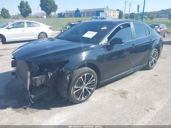 JTNB11HK0J3000142 2018 TOYOTA CAMRY - Image 2