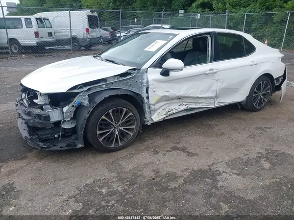 JTNB11HK0J3000223 2018 TOYOTA CAMRY - Image 2