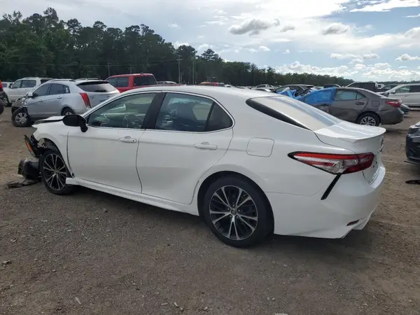 JTNB11HK0J3000612 2018 TOYOTA CAMRY - Image 2