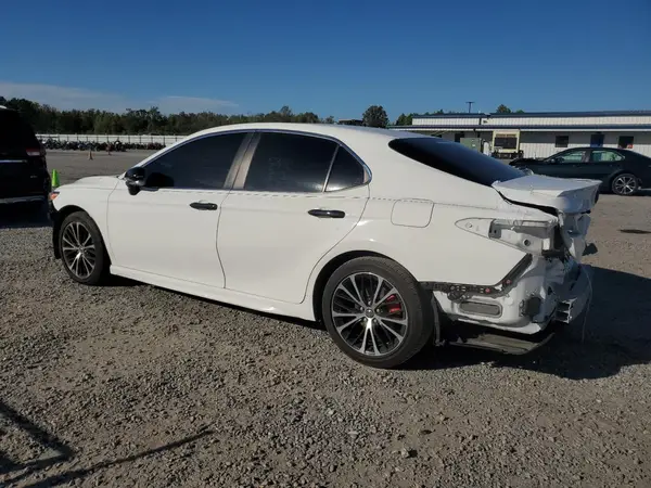 JTNB11HK0J3000772 2018 TOYOTA CAMRY - Image 2