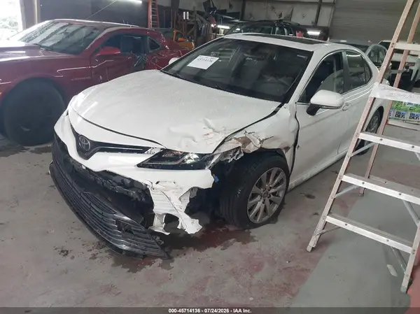 JTNB11HK0J3001081 2018 TOYOTA CAMRY - Image 2