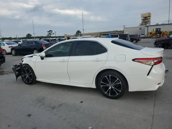 JTNB11HK0J3001162 2018 TOYOTA CAMRY - Image 2