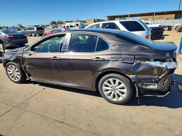 JTNB11HK0J3001565 2018 TOYOTA CAMRY - Image 2