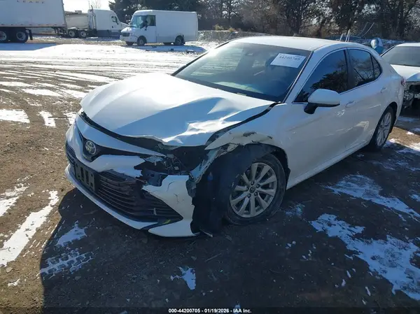 JTNB11HK0J3002540 2018 TOYOTA CAMRY - Image 2