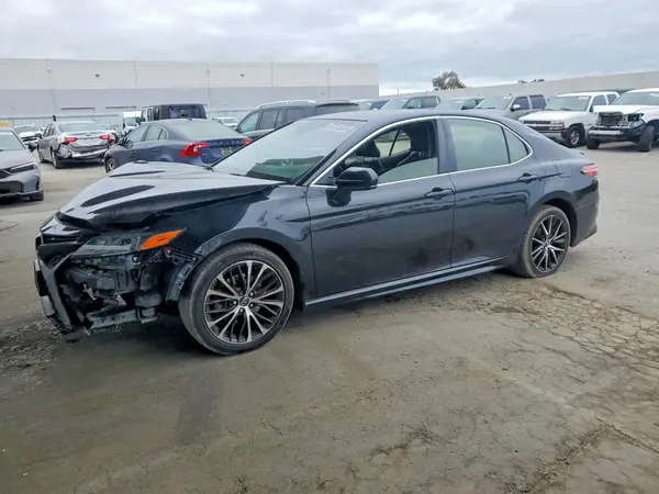 JTNB11HK0J3003039 2018 TOYOTA CAMRY - Image 1