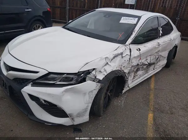 JTNB11HK0J3003798 2018 TOYOTA CAMRY - Image 2