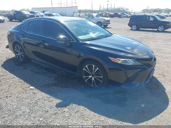 JTNB11HK0J3004501 2018 TOYOTA CAMRY - Image 1