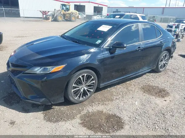 JTNB11HK0J3004501 2018 TOYOTA CAMRY - Image 2