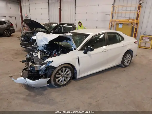 JTNB11HK0J3004675 2018 TOYOTA CAMRY - Image 2
