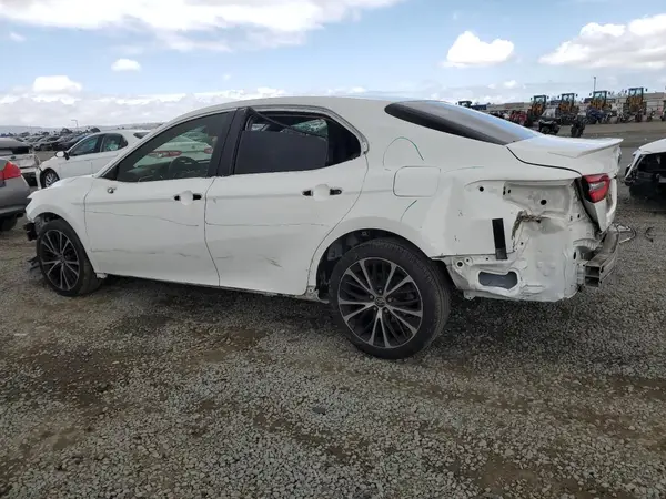 JTNB11HK0J3005664 2018 TOYOTA CAMRY - Image 2