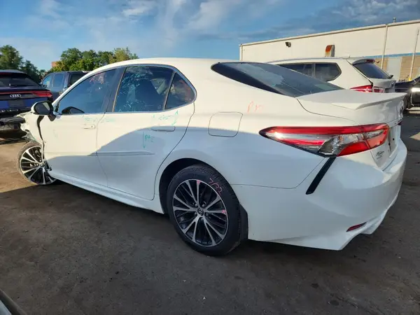 JTNB11HK0J3005941 2018 TOYOTA CAMRY - Image 2