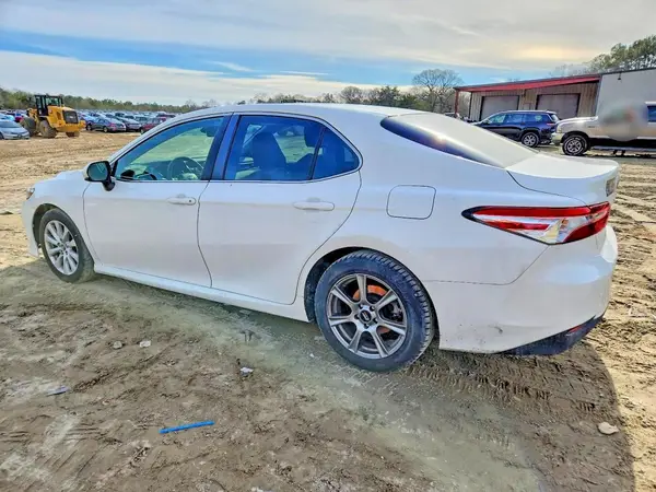 JTNB11HK0J3006085 2018 TOYOTA CAMRY - Image 2
