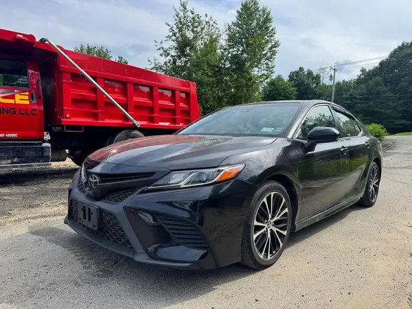 JTNB11HK0J3007642 2018 TOYOTA CAMRY - Image 2