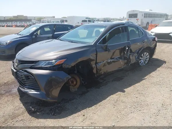 JTNB11HK0J3008077 2018 TOYOTA CAMRY - Image 2