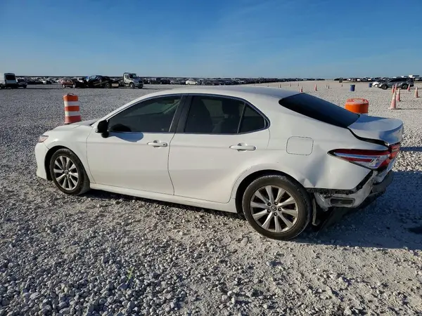 JTNB11HK0J3014087 2018 TOYOTA CAMRY - Image 2