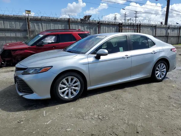 JTNB11HK0J3015028 2018 TOYOTA CAMRY - Image 1