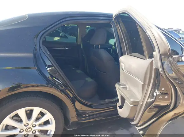 JTNB11HK0J3015742 2018 TOYOTA CAMRY - Image 8
