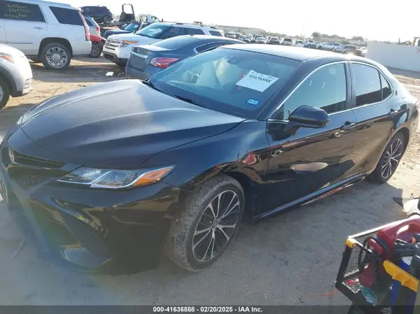 JTNB11HK0J3018429 2018 TOYOTA CAMRY - Image 2