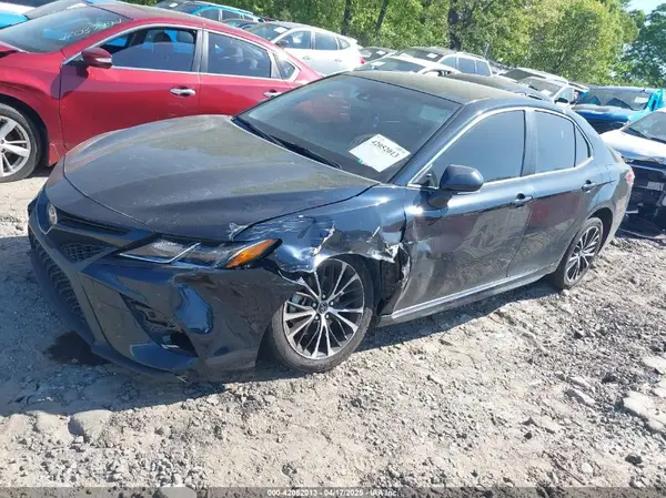 JTNB11HK0J3021282 2018 TOYOTA CAMRY - Image 2
