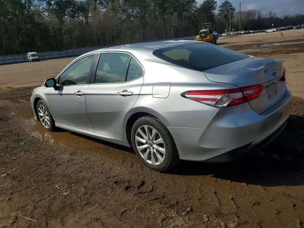 JTNB11HK0J3022352 2018 TOYOTA CAMRY - Image 2