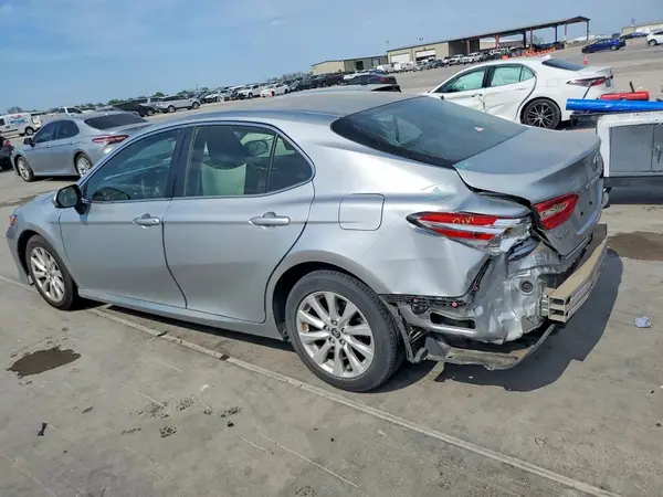 JTNB11HK0J3022898 2018 TOYOTA CAMRY - Image 2