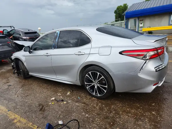 JTNB11HK0J3023663 2018 TOYOTA CAMRY - Image 2