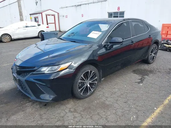 JTNB11HK0J3025784 2018 TOYOTA CAMRY - Image 2