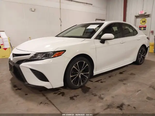 JTNB11HK0J3025929 2018 TOYOTA CAMRY - Image 2