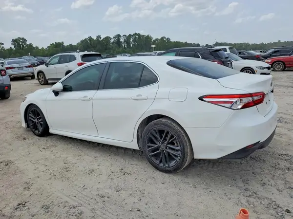 JTNB11HK0J3032573 2018 TOYOTA CAMRY - Image 2