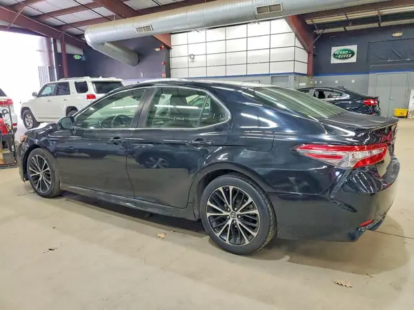 JTNB11HK0J3037109 2018 TOYOTA CAMRY - Image 2