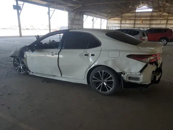 JTNB11HK0J3037773 2018 TOYOTA CAMRY - Image 2