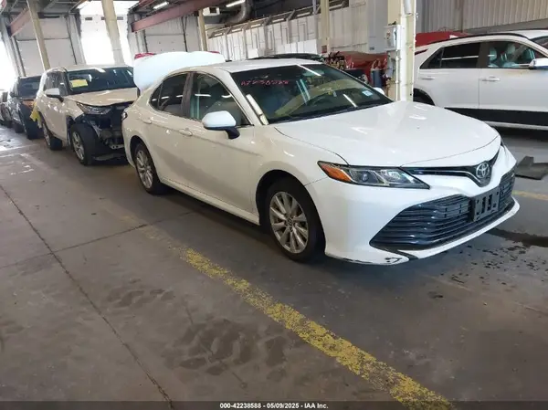 JTNB11HK0J3038079 2018 TOYOTA CAMRY - Image 1