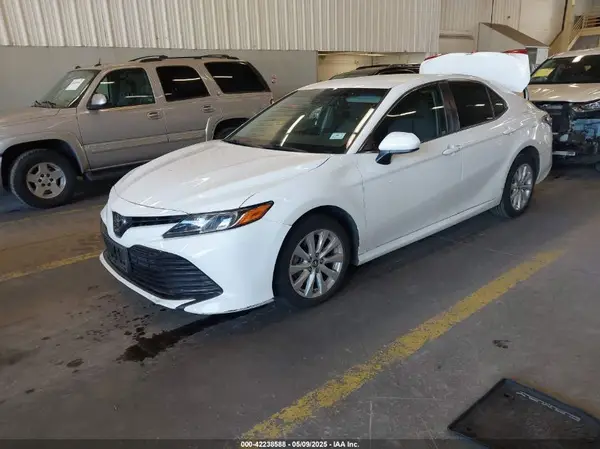JTNB11HK0J3038079 2018 TOYOTA CAMRY - Image 2