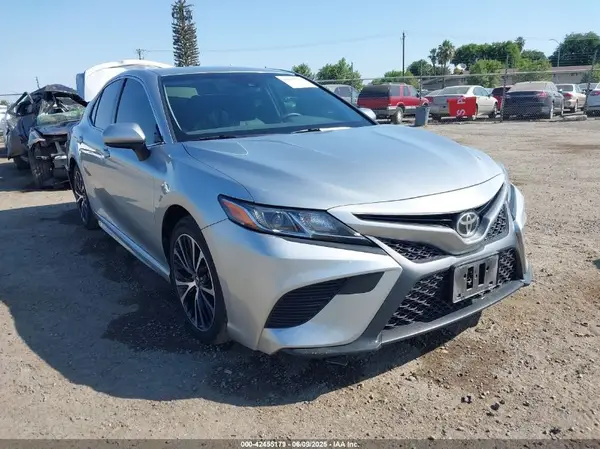JTNB11HK0J3039085 2018 TOYOTA CAMRY - Image 1