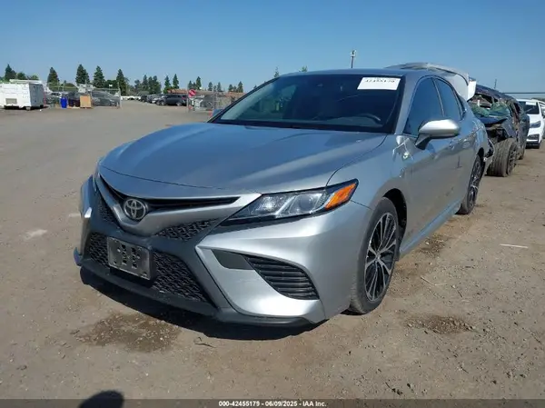 JTNB11HK0J3039085 2018 TOYOTA CAMRY - Image 2