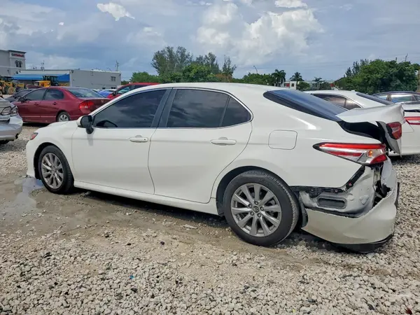 JTNB11HK0J3044433 2018 TOYOTA CAMRY - Image 2