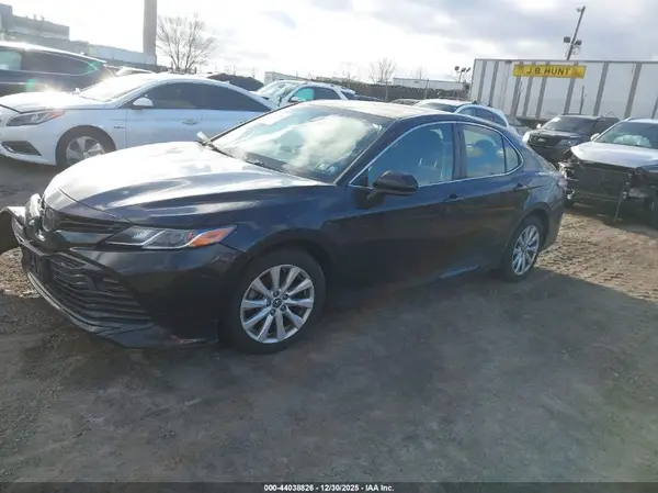 JTNB11HK0J3045534 2018 TOYOTA CAMRY - Image 2