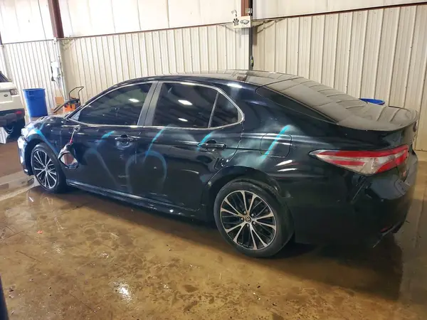 JTNB11HK0J3050572 2018 TOYOTA CAMRY - Image 2