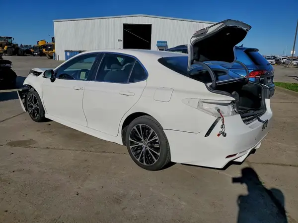 JTNB11HK0J3051611 2018 TOYOTA CAMRY - Image 2